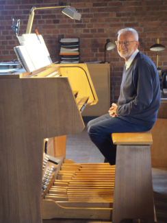 Walter Heimerl an der Orgel
